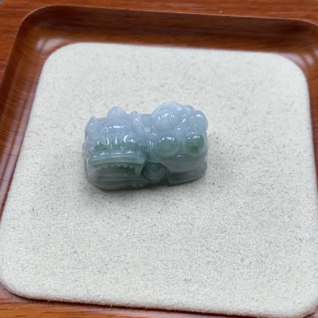 翡翠未镶嵌颈饰霸王貔貅