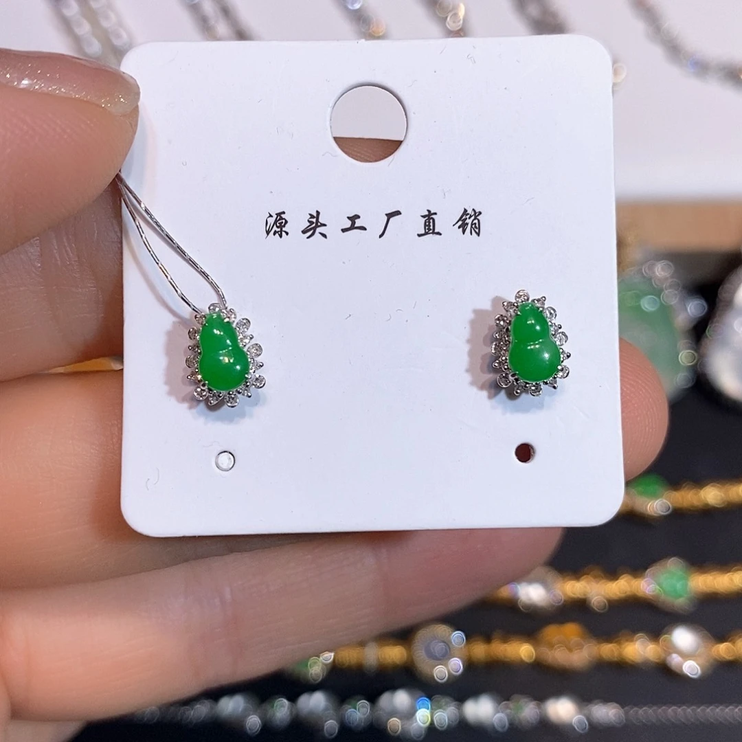 18K金镶嵌翡翠耳饰