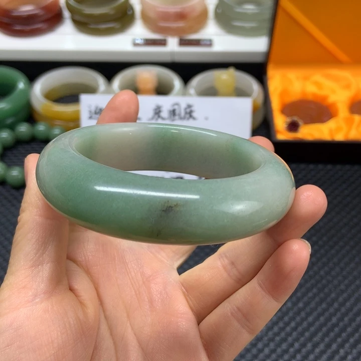 石英质玉未镶嵌手镯