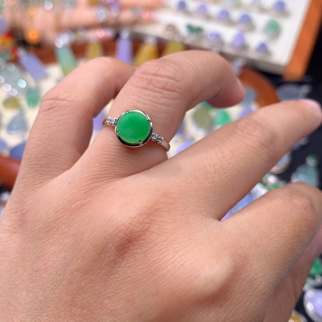 18K金镶嵌戒指翡翠圆牌戒指