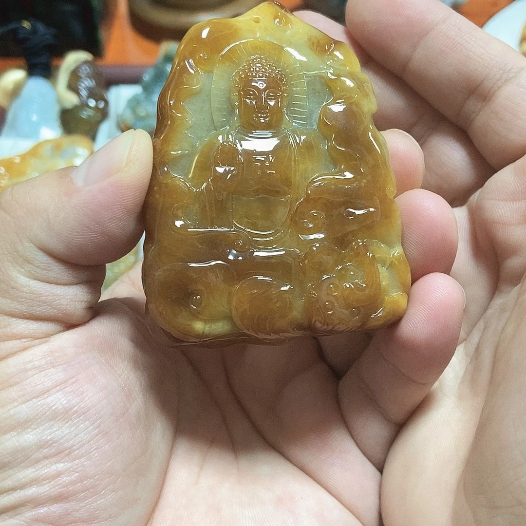 翡翠未镶嵌颈饰黄翡手工雕刻大日如来