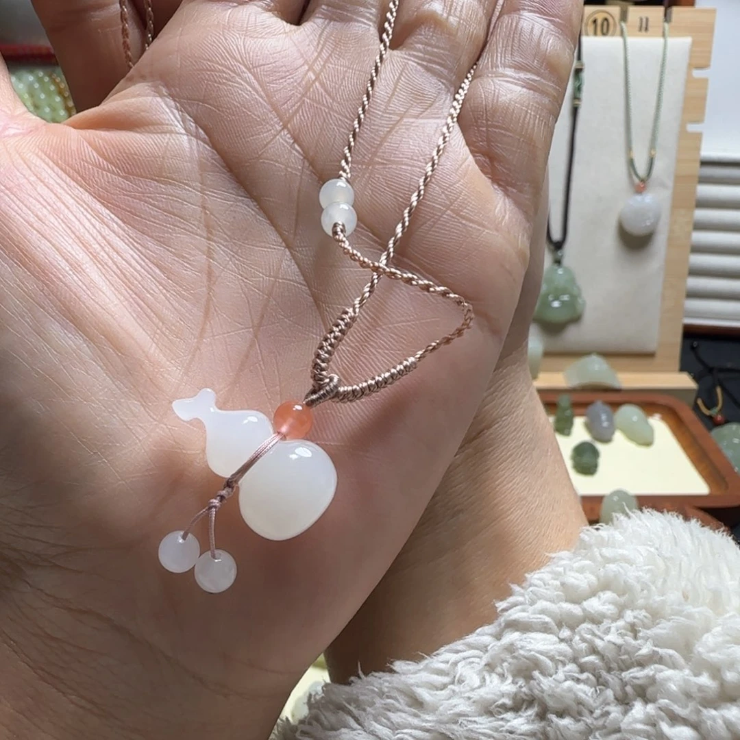 和田玉颈饰未镶嵌冰****子