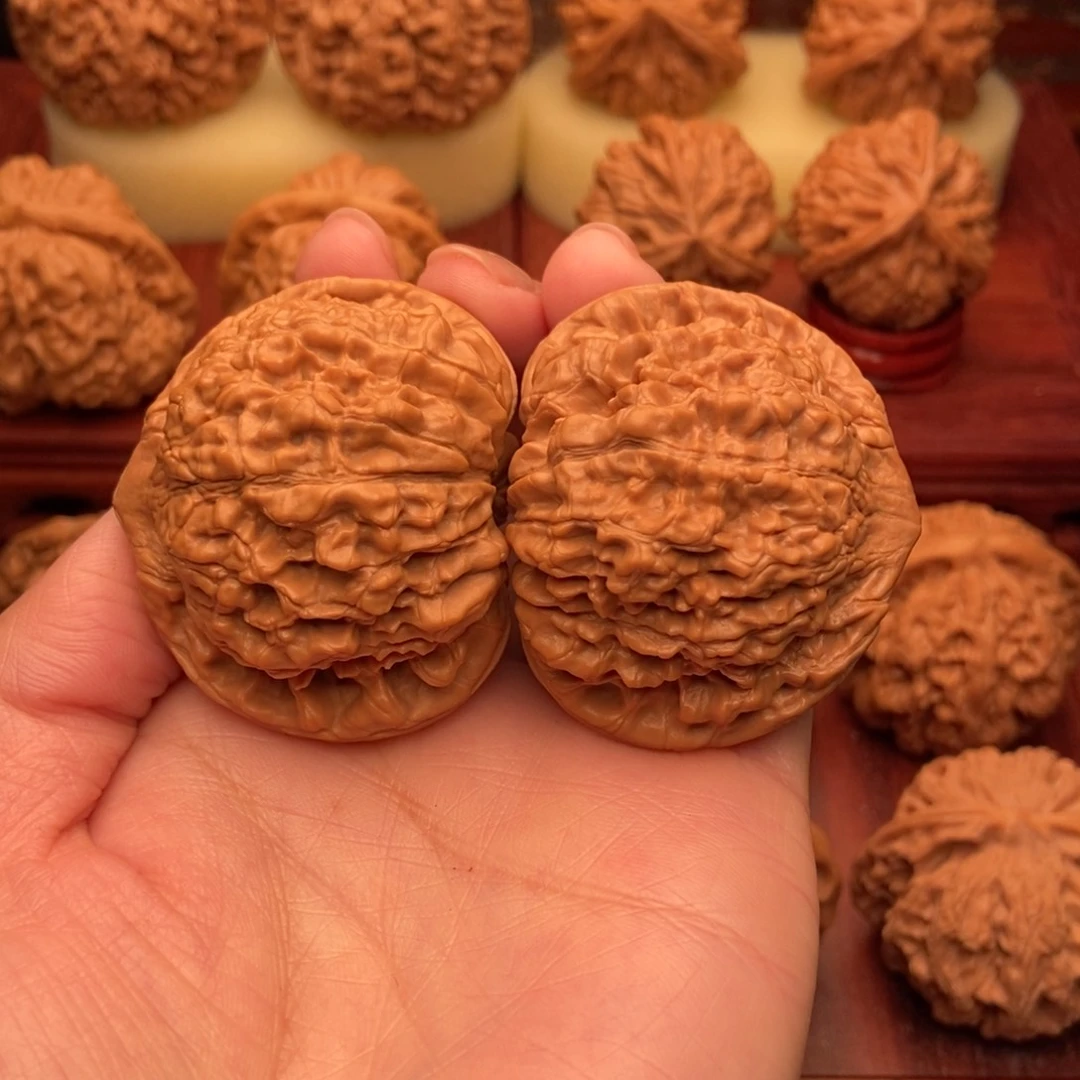 桃核把件鹏***量麒麟纹大官帽49