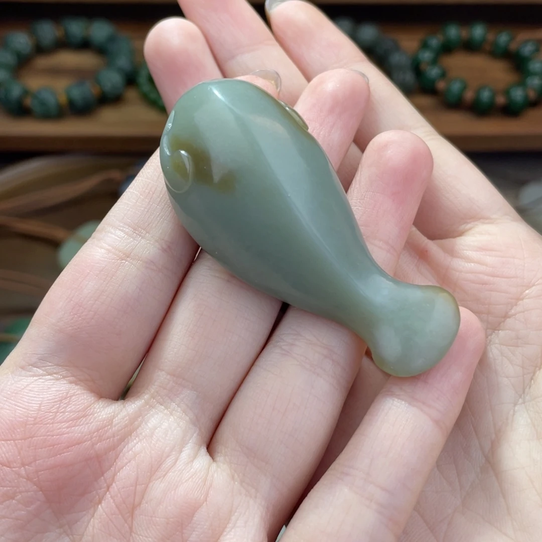 奕***菲和田玉未镶嵌颈饰