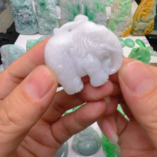 翡翠未镶嵌颈饰翡翠