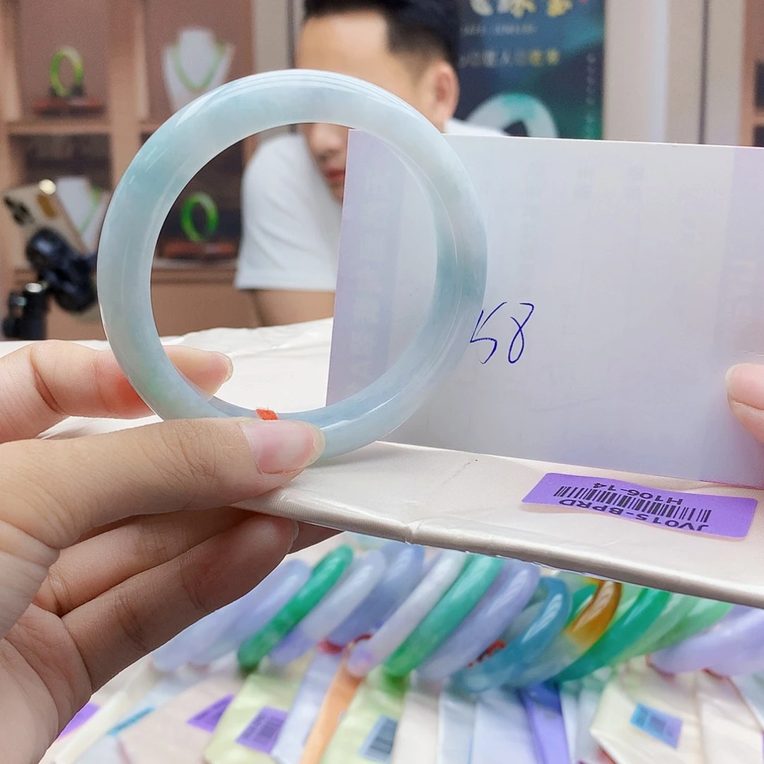 翡翠手镯未镶嵌56788999999999