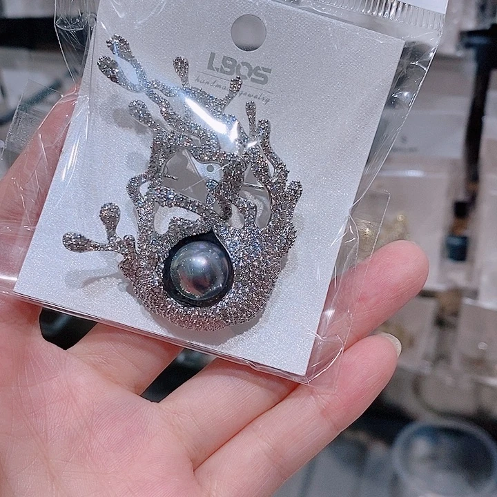 铜合金锆石浪花胸针