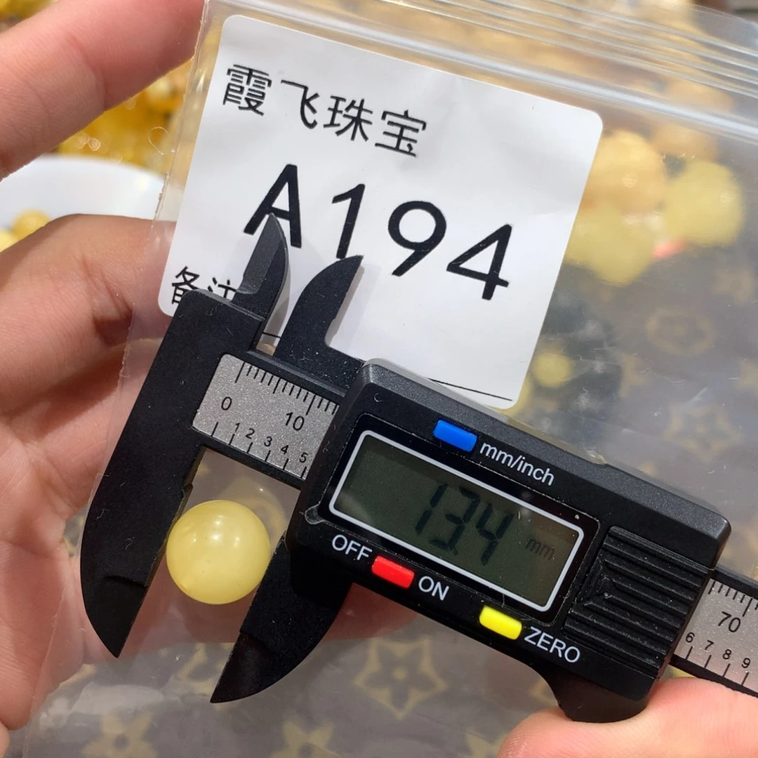 未镶嵌琥珀珠宝奇石