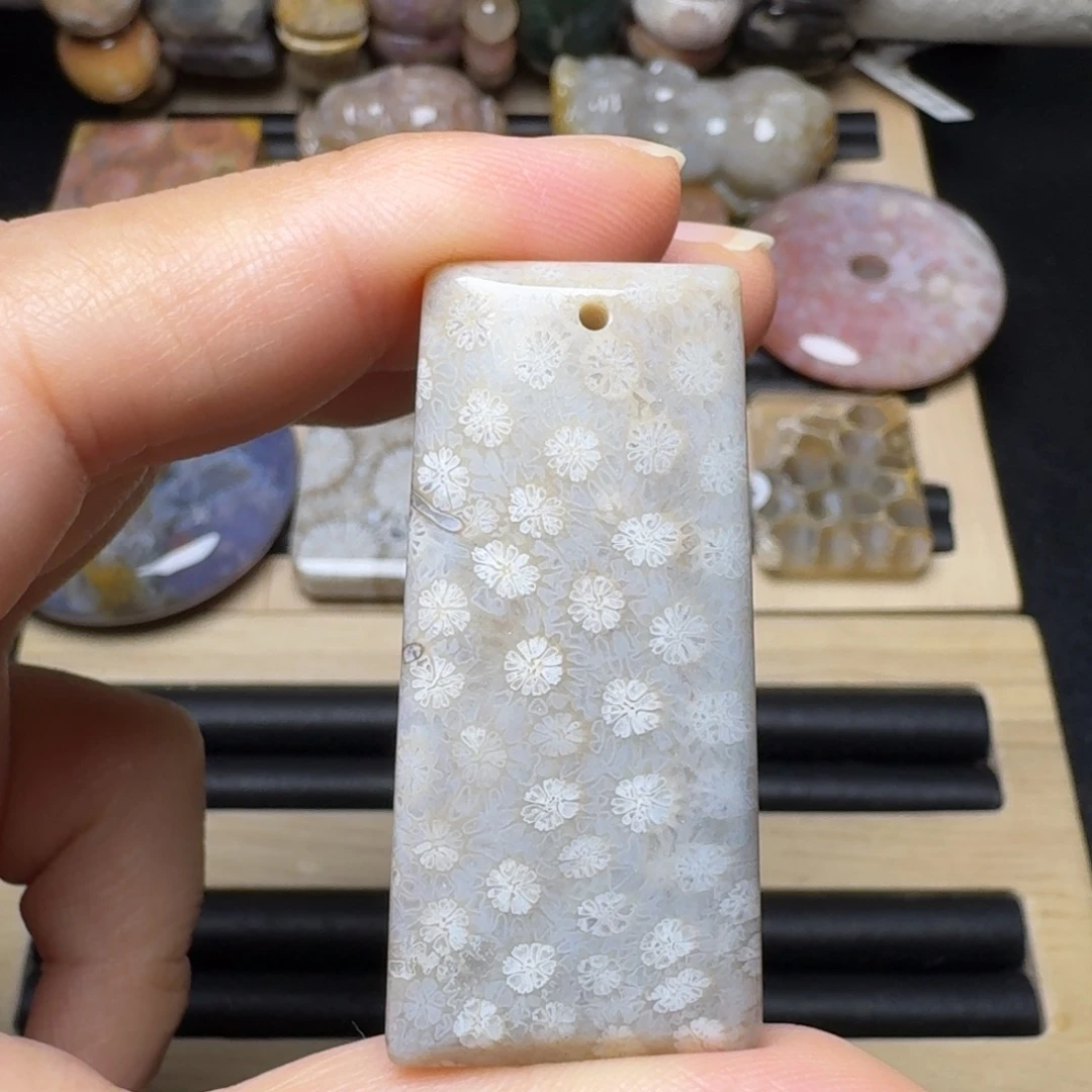 硅化玉未镶嵌灰白花