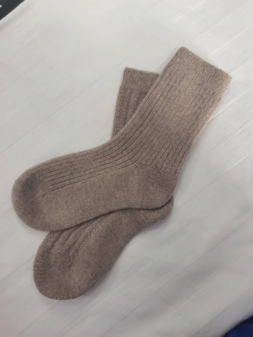 休闲风羊绒女提花防滑中筒袜保暖常规款冬季
