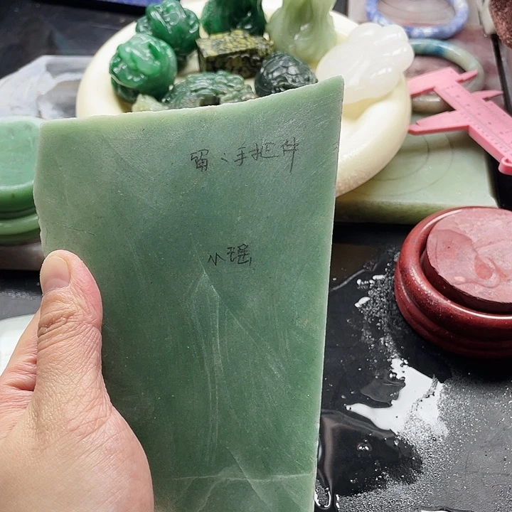 小***瑶石英质玉未镶嵌颈饰定制