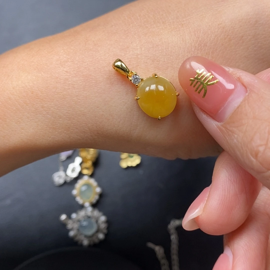 翡翠颈饰未镶嵌翡翠