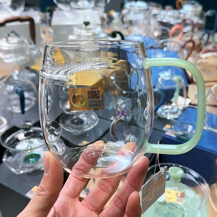 何*多禾器浅玉色澄然月牙款