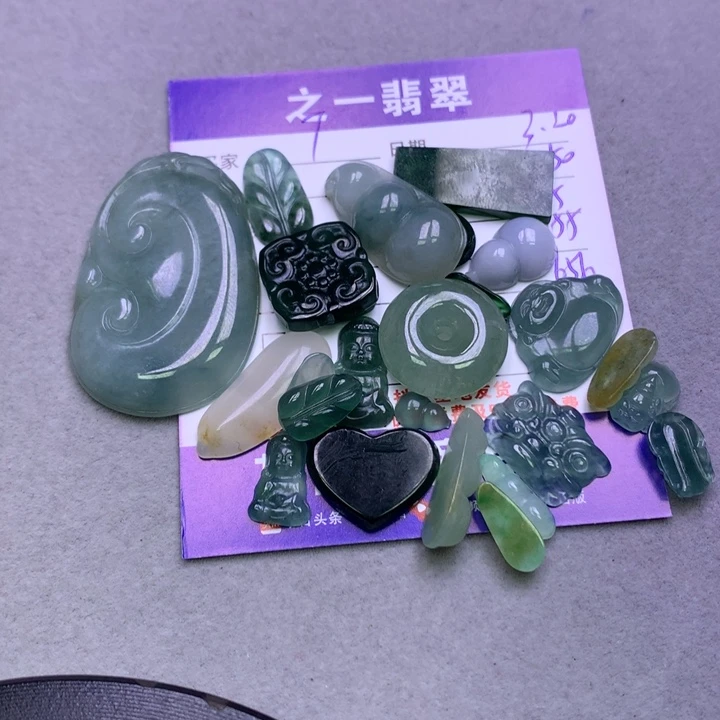 翡翠未镶嵌颈饰T****o翡翠