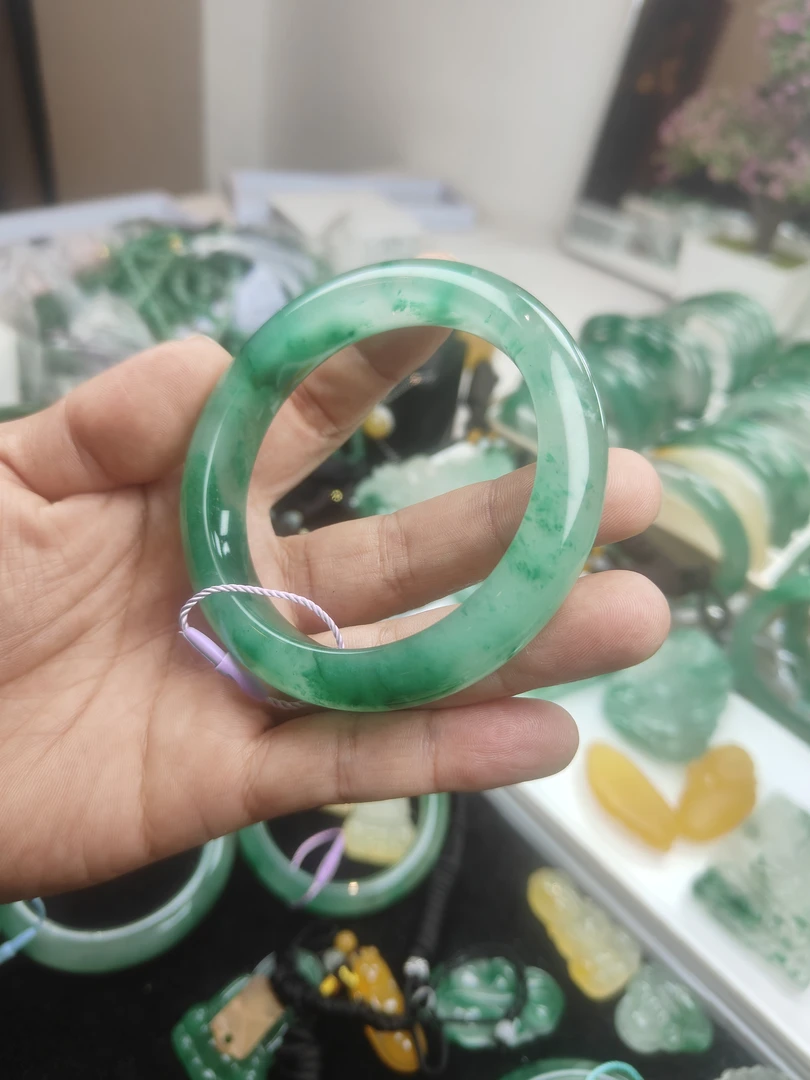 天然非洲翠手镯天然石英质玉冰种大圆条附证书基地直发圈口60