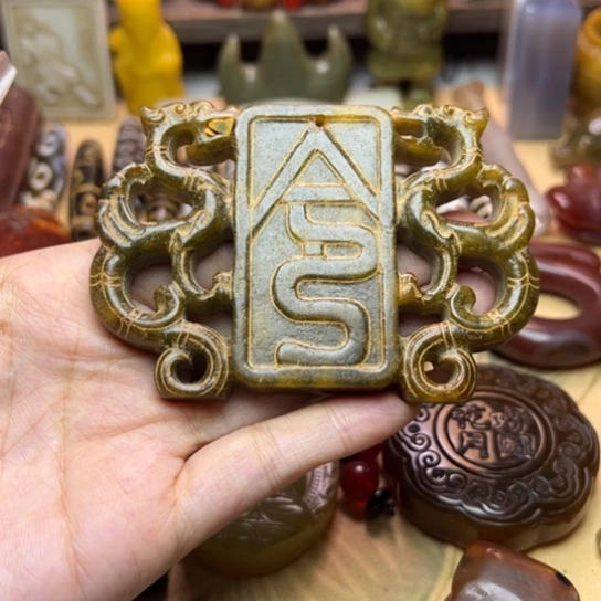 蛇纹石玉未镶嵌颈饰