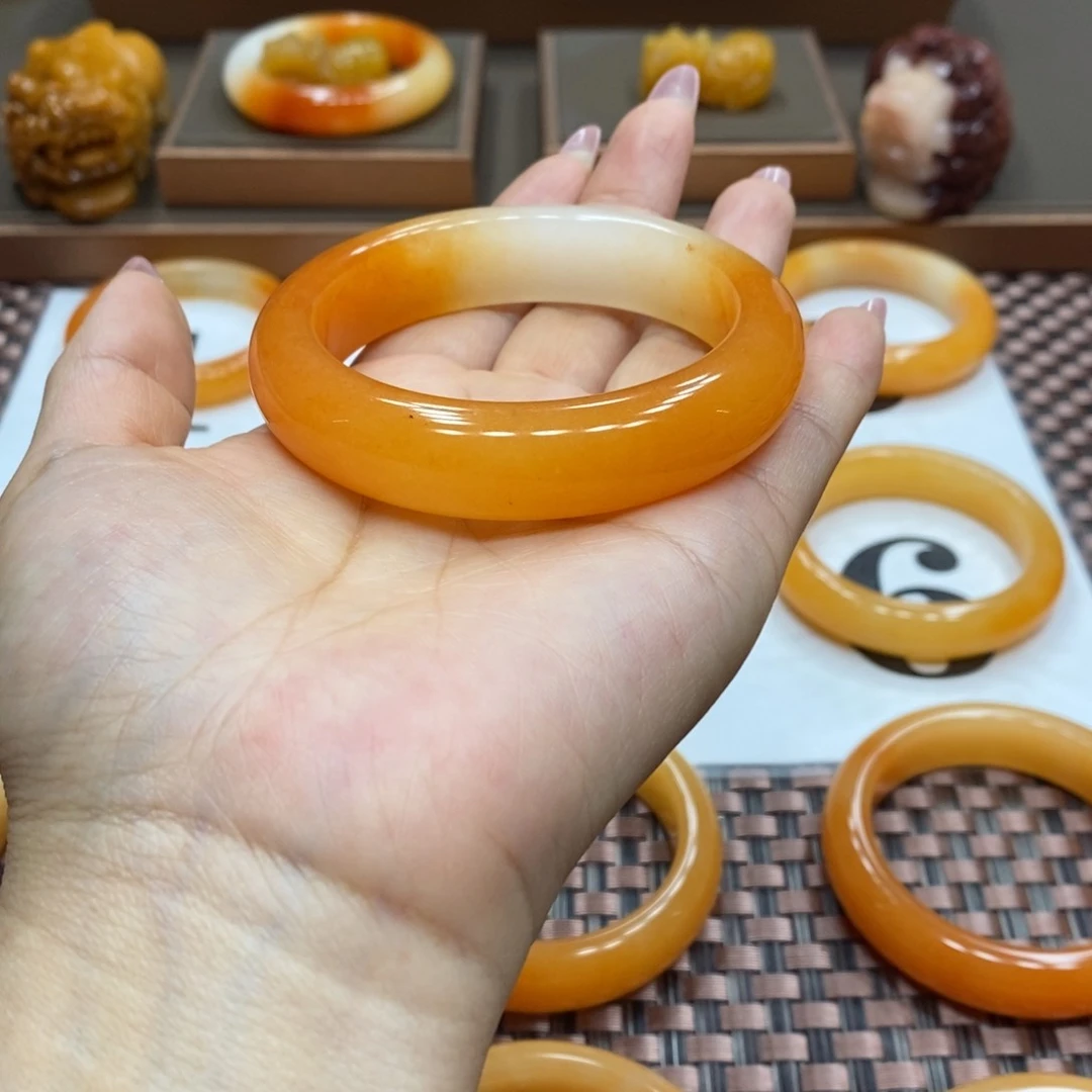 石英质玉（黄龙玉）手镯未镶嵌?*