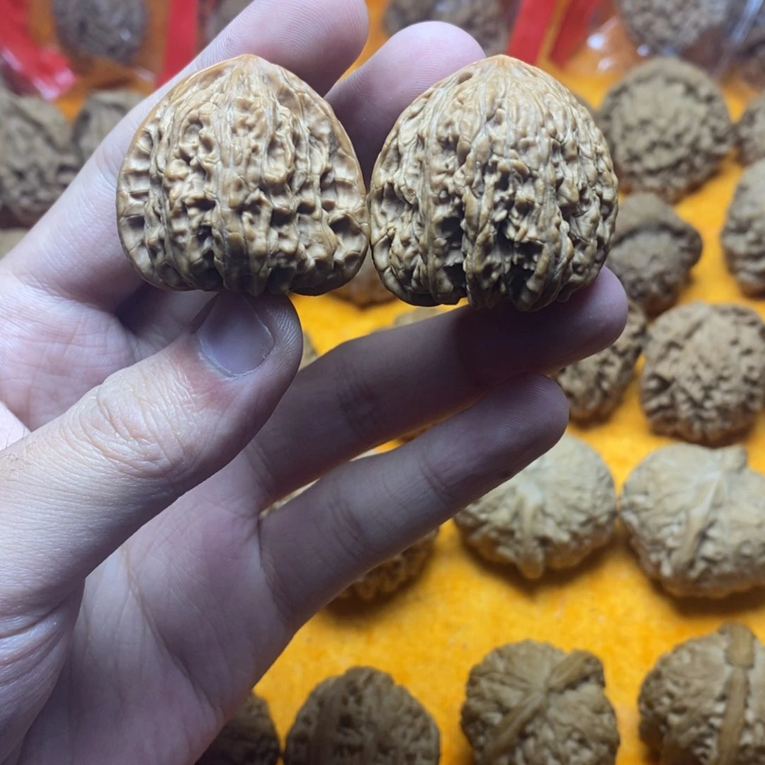 吊坠文玩核桃?*东红宝石