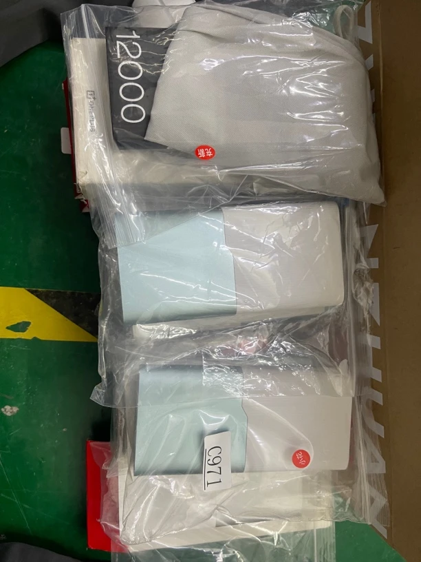 9新 OnePlus/一加 漏100W颜色随机12000毫安移动电源无盒编号C971