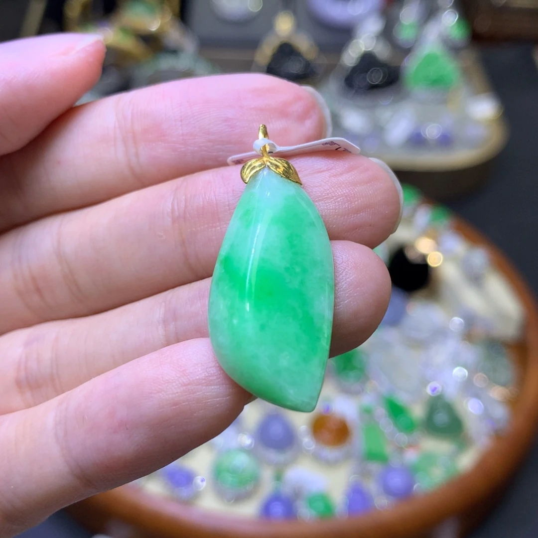 翡翠18K金镶嵌颈饰