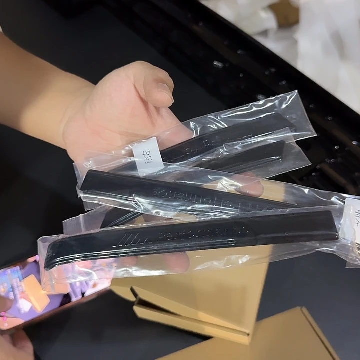 微瑕宝马x1防撞条黑色