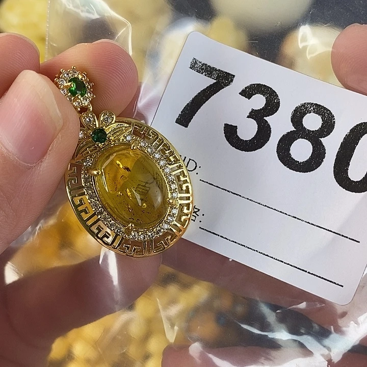 蜜蜡未镶嵌珠宝奇石