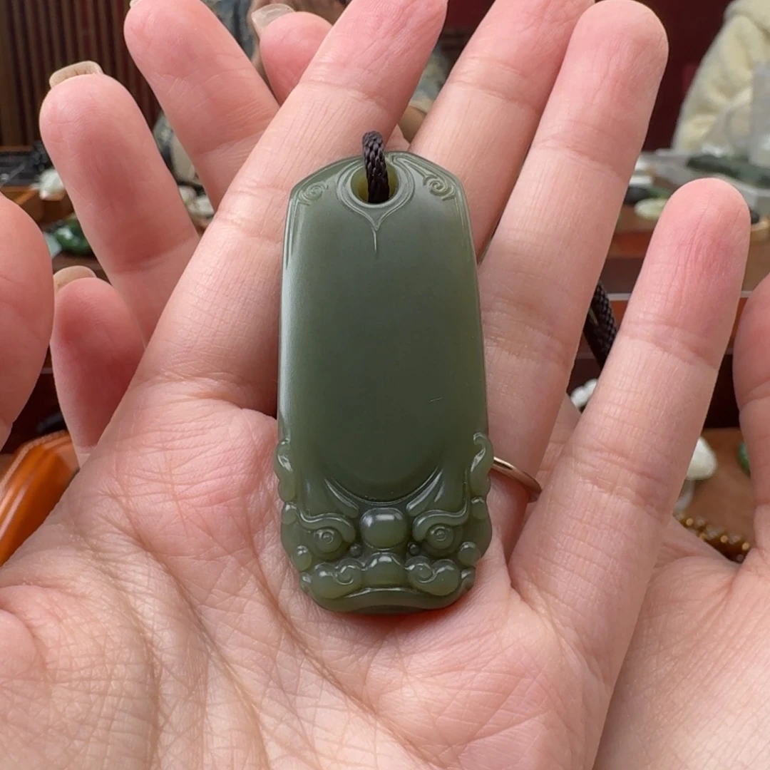 和田玉未镶嵌颈饰和田玉沙兽面牌