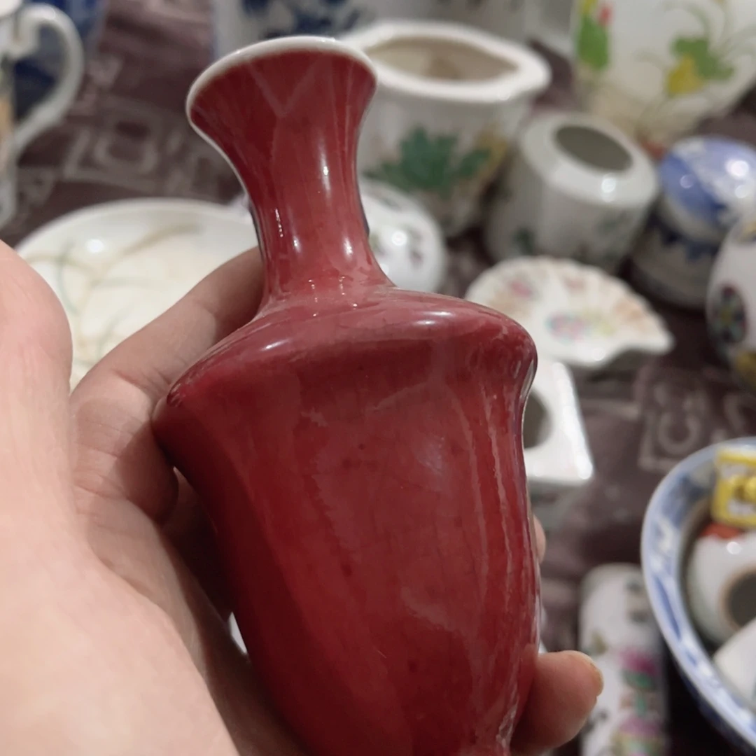 碟一个小瓶子一个
