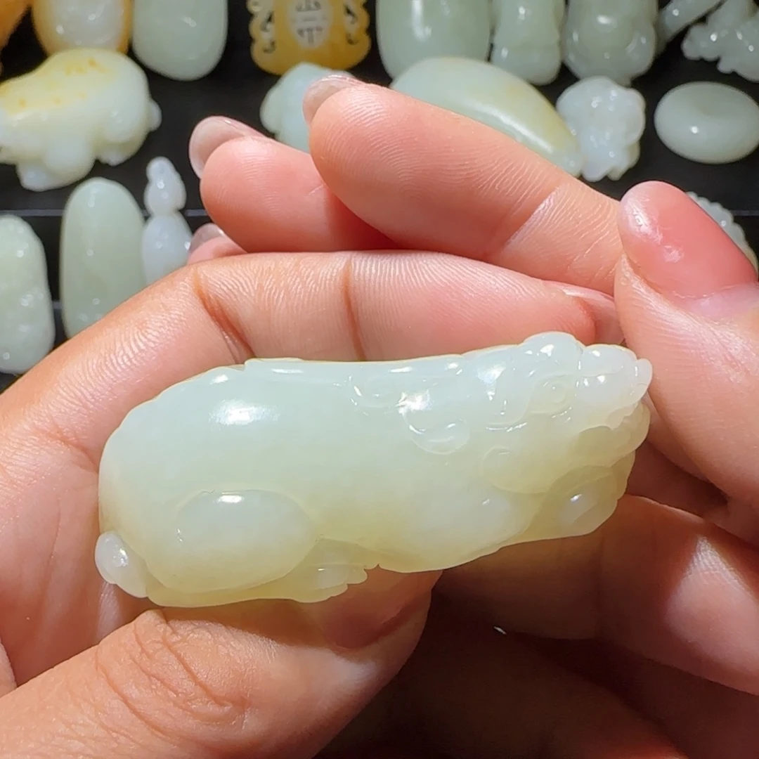 张***生和田玉未镶嵌颈饰