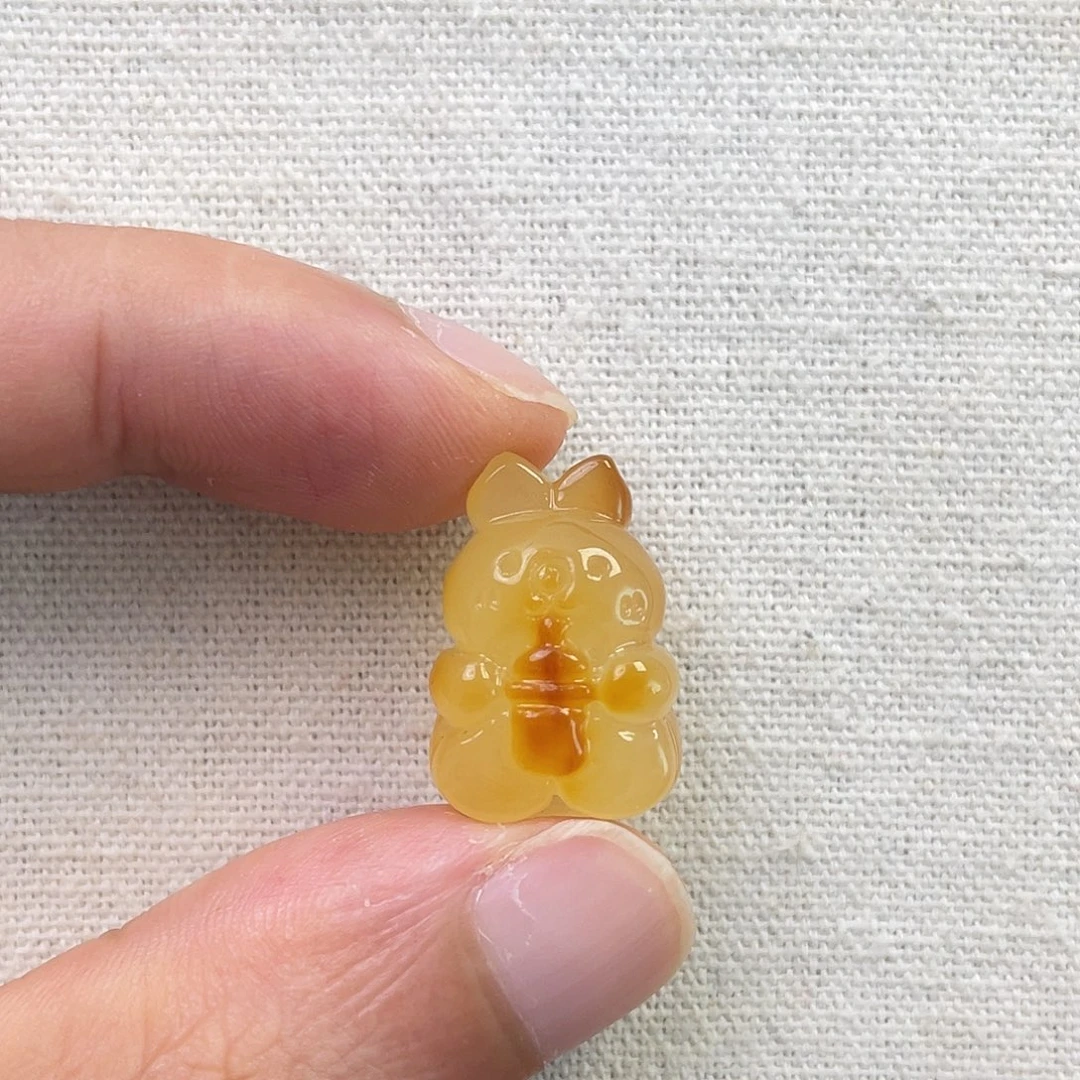 裸石琥珀未镶嵌奶瓶小兔