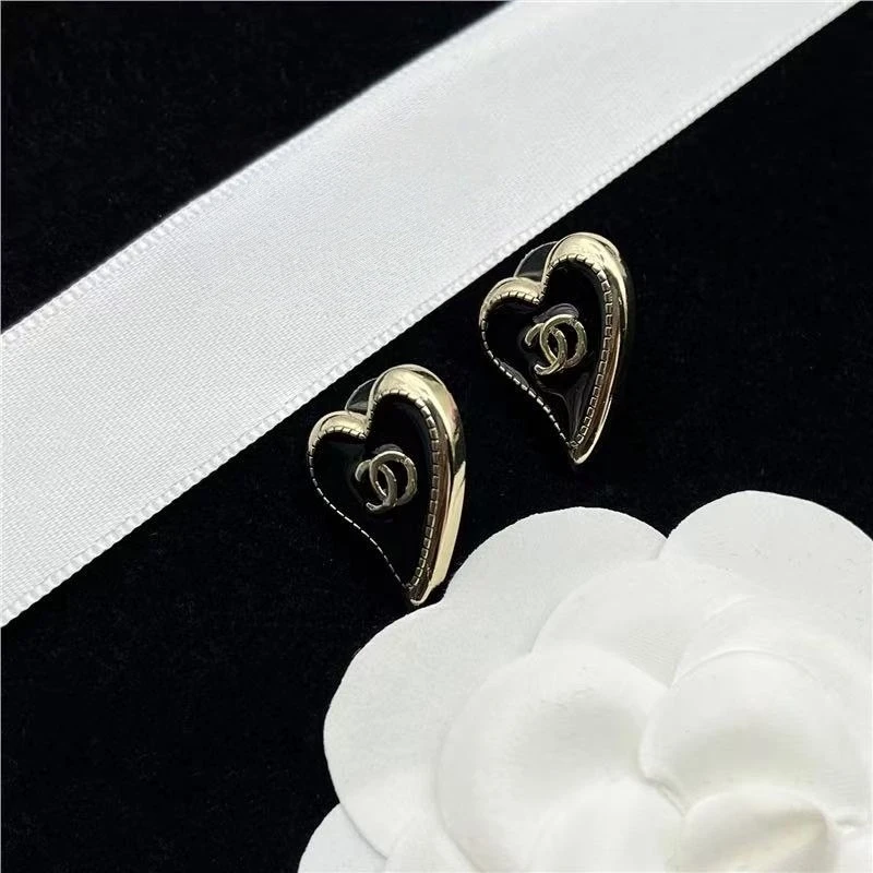 钛钢耳饰 9130小香风双C桃心镶钻复古香家耳钉时尚高级香奶奶耳饰