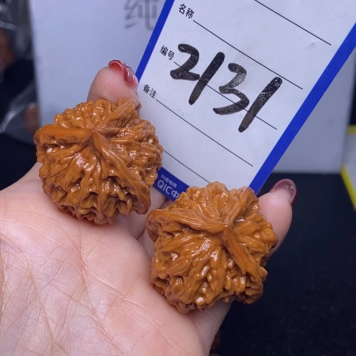 文玩核桃把件2131/35盘山三棱