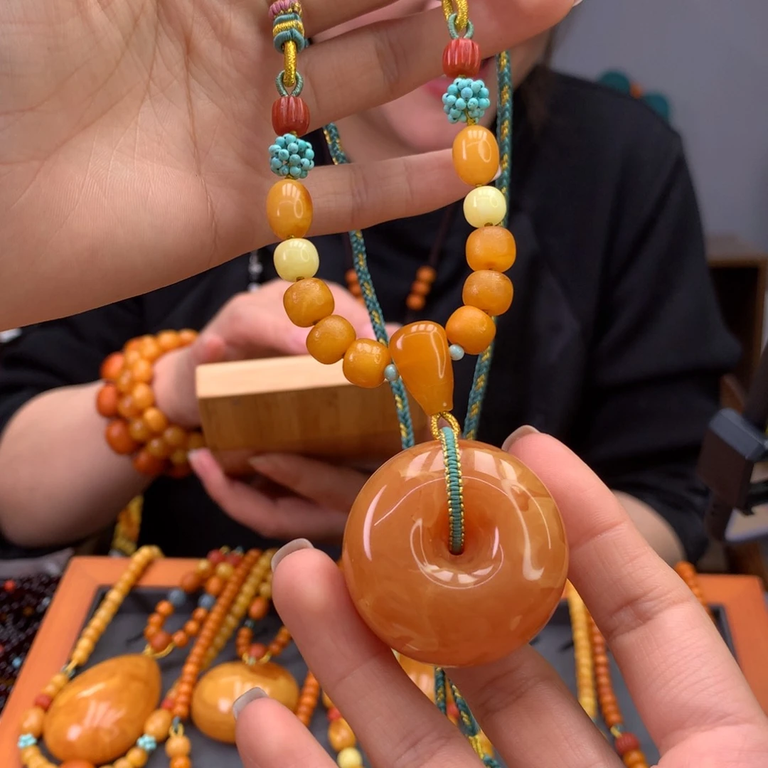 蜜蜡颈饰未镶嵌平安扣