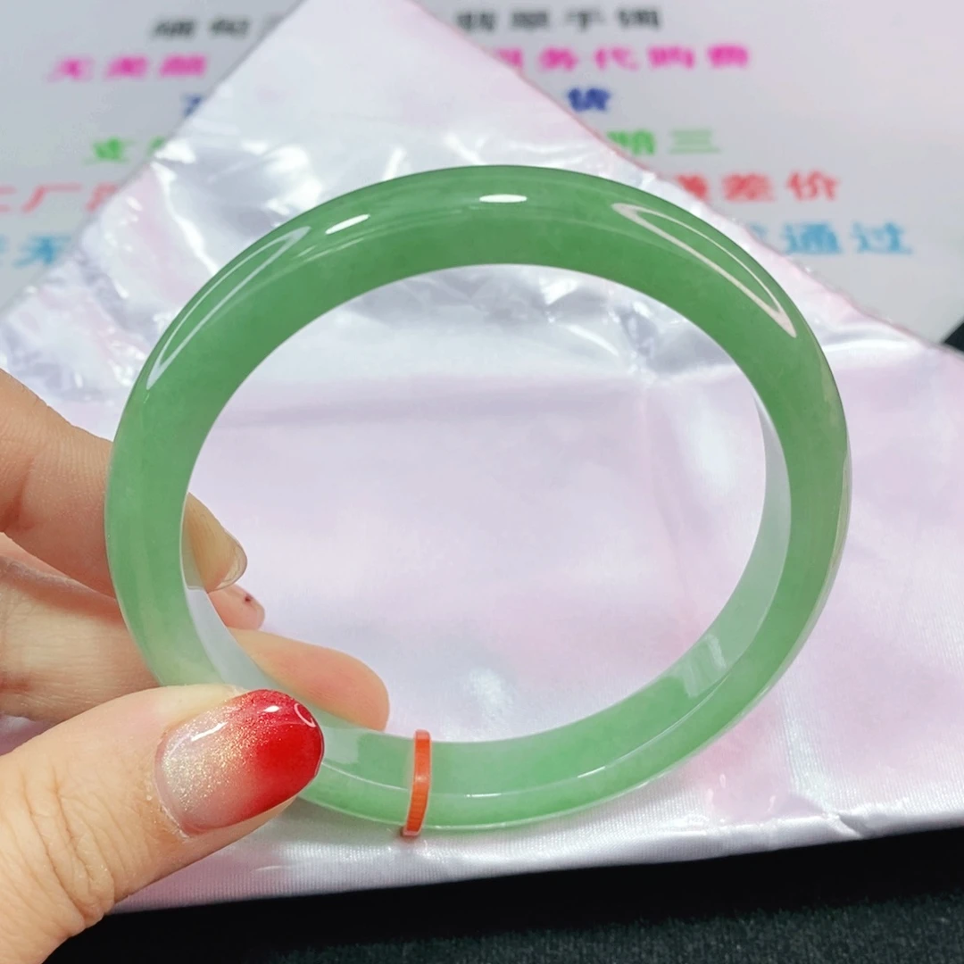 未镶嵌手镯翡翠62.3圈满绿