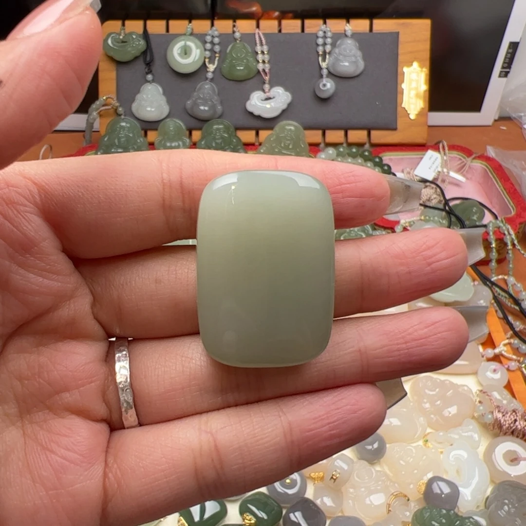 和田玉颈饰未镶嵌我***@