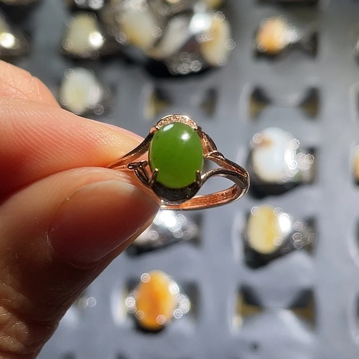 未镶嵌戒指和田玉