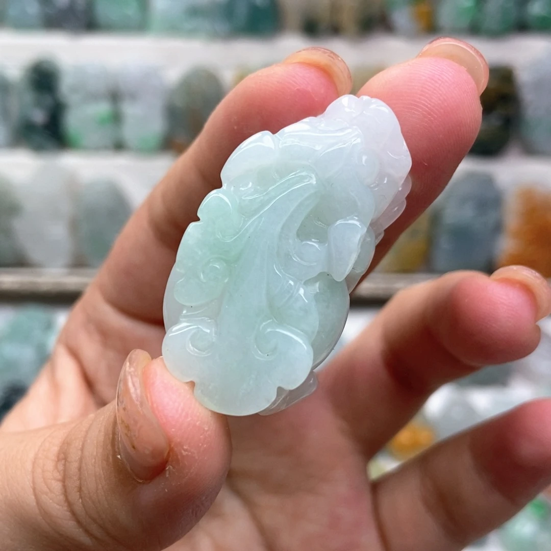 翡翠未镶嵌吊坠(赠链)