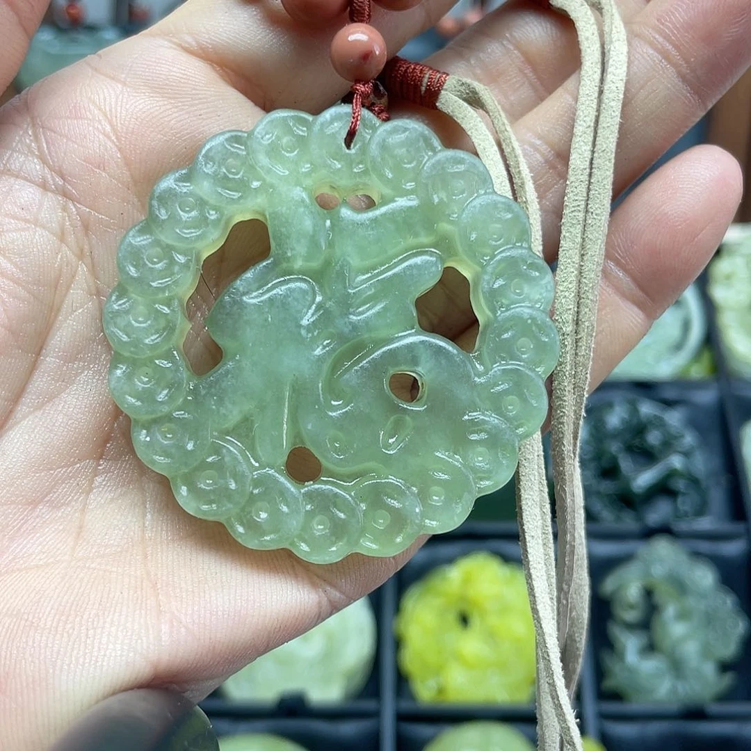 蛇纹石玉未镶嵌颈饰