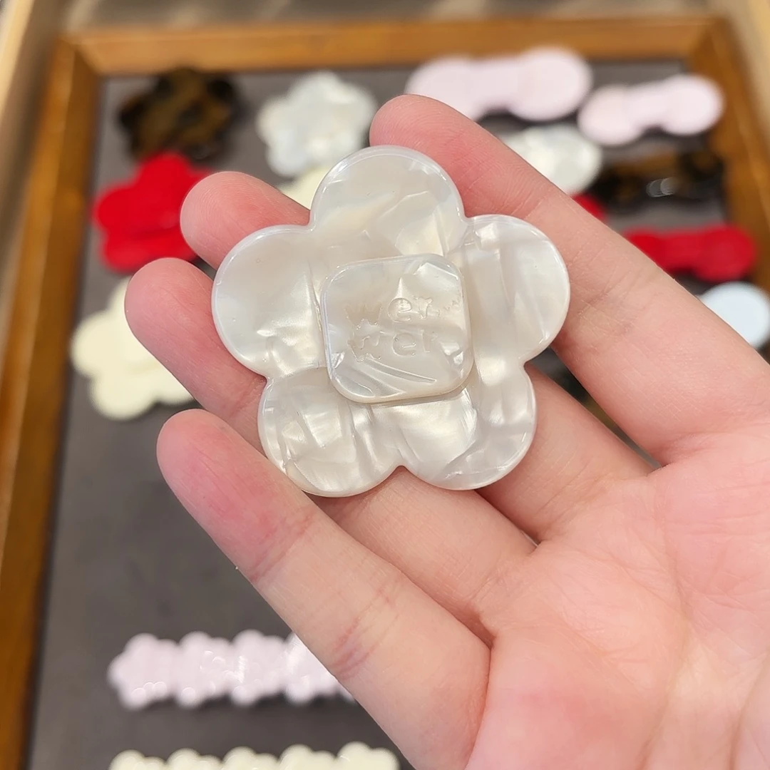 皮质铁合金中号鸭夹一个