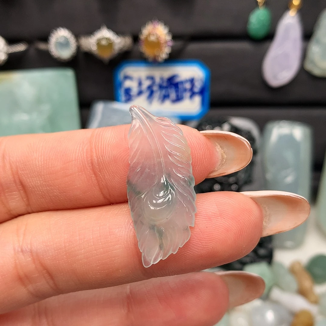 翡翠未镶嵌颈饰飘花孔雀羽毛