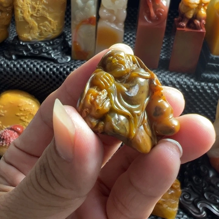 寿山石B****t寿山石开门田一个