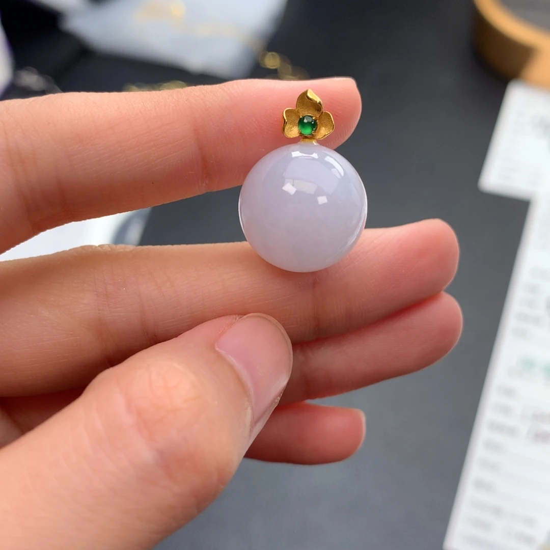 颈饰18K金镶嵌翡翠