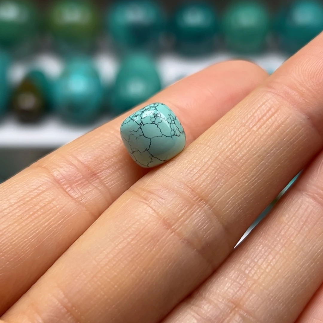 青***居绿松石未镶嵌珠宝奇石