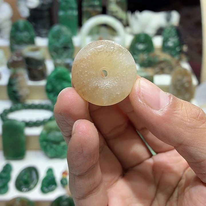 独山玉未镶嵌颈饰