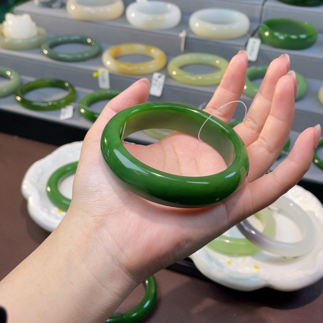 和田玉未镶嵌手镯