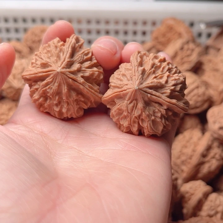 大***鱼文玩核桃吊坠三愣2个