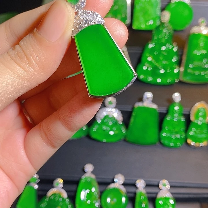 颈饰银S925镶嵌翡翠是