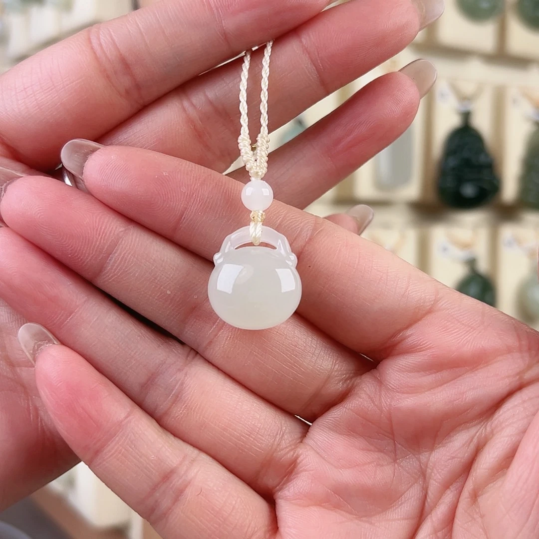 盼***风和田玉未镶嵌颈饰