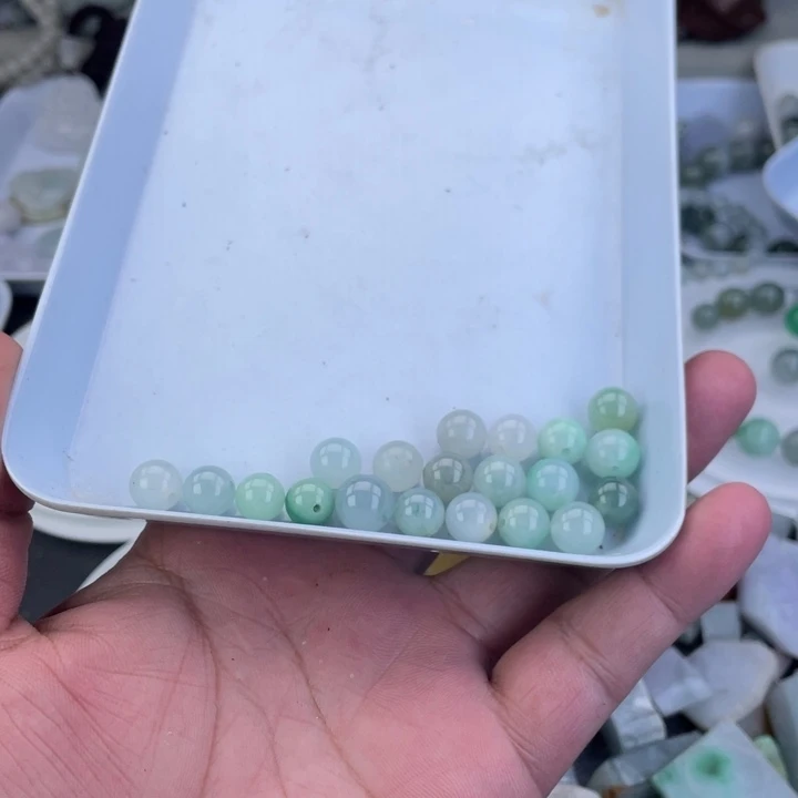 幸***川定制翡翠未镶嵌天然缅甸翡翠珠子