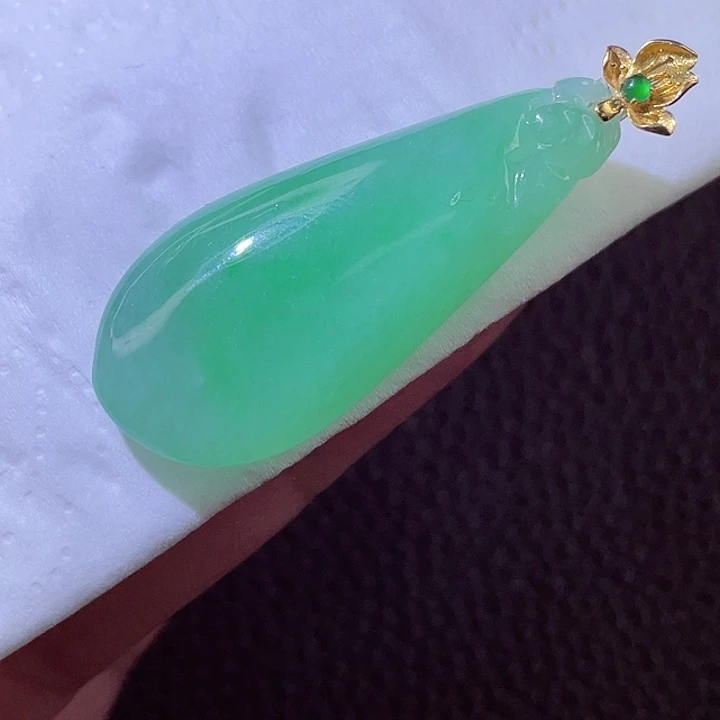 翡翠18K金镶嵌颈饰翡翠